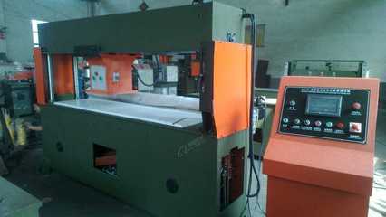 【全國熱銷 液壓龍門手套 下料機(jī) 裁斷機(jī)(廠價直銷 現(xiàn)場測試壓力)】價格,廠家,圖片,裁斷機(jī),鹽城市益浩皮革機(jī)械-