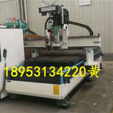 白溝三禾箱包皮具機(jī)械設(shè)備總匯 專業(yè)設(shè)備助力箱包產(chǎn)業(yè)升級